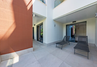Stylish 3-Bedroom Apartment with Mountain Views - With Rental License!