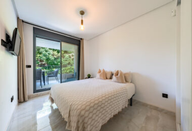Stylish 3-Bedroom Apartment with Mountain Views - With Rental License!