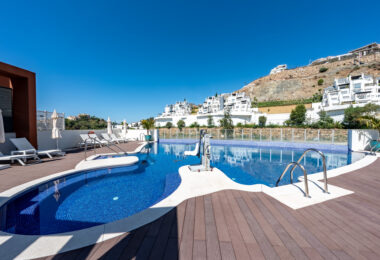Stylish 3-Bedroom Apartment with Mountain Views - With Rental License!