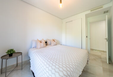 Stylish 3-Bedroom Apartment with Mountain Views - With Rental License!