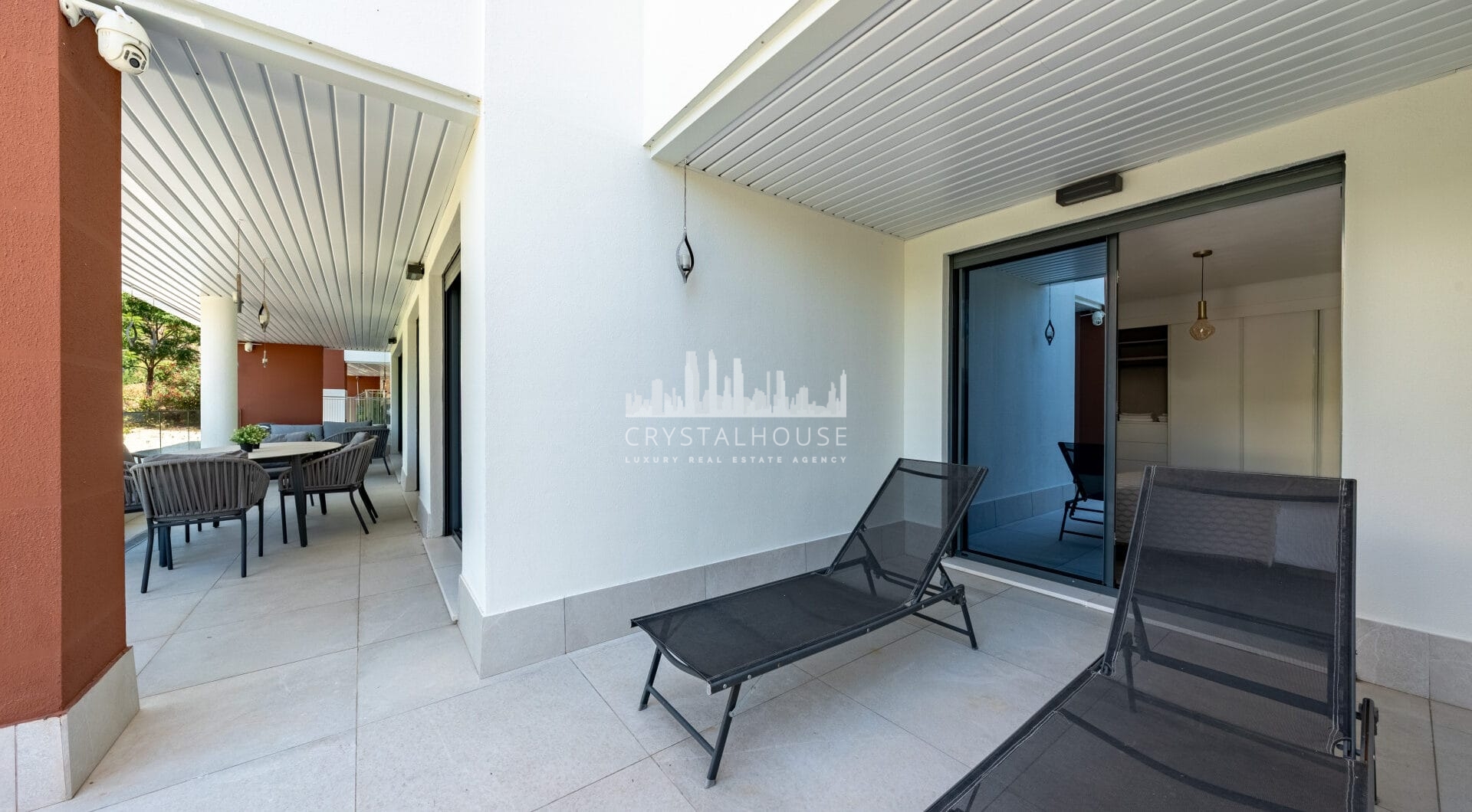 Stylish 3-Bedroom Apartment with Mountain Views - With Rental License!
