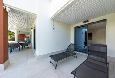 Stylish 3-Bedroom Apartment with Mountain Views - With Rental License!