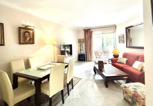 OPORTUNITY IN GOLDEN MILE!  GRATE APARTMENT  OF 3 BED!