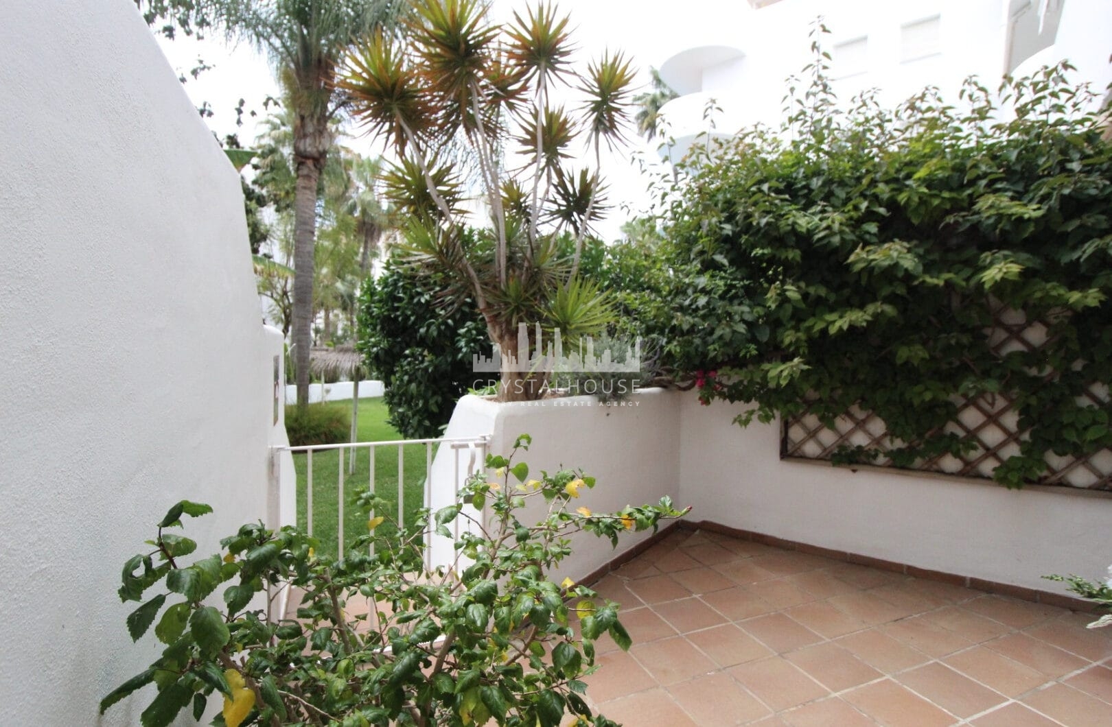 OPORTUNITY IN GOLDEN MILE!  GRATE APARTMENT  OF 3 BED!