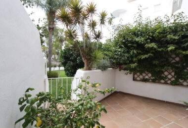 OPORTUNITY IN GOLDEN MILE!  GRATE APARTMENT  OF 3 BED!