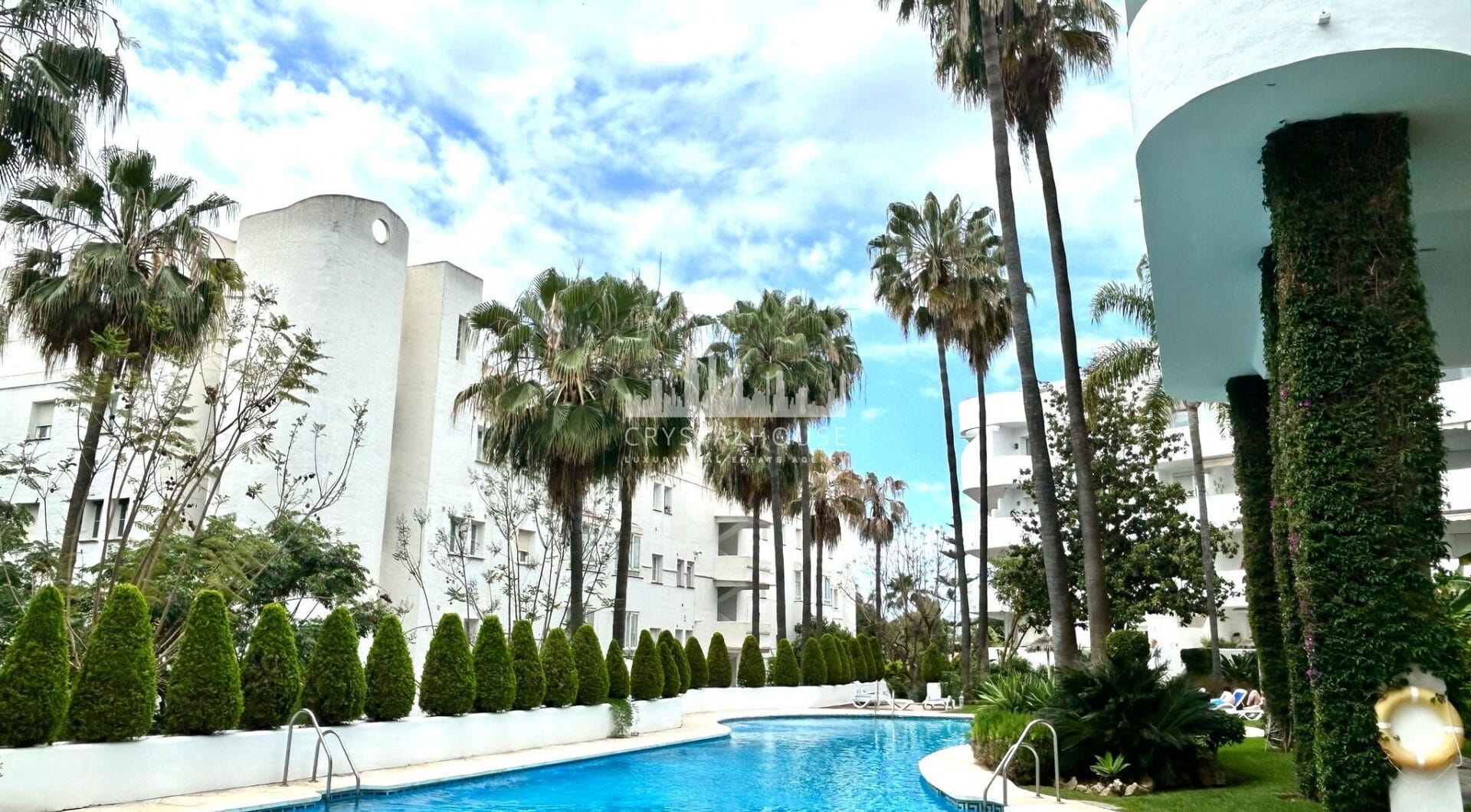 OPORTUNITY IN GOLDEN MILE!  GRATE APARTMENT  OF 3 BED!