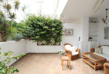OPORTUNITY IN GOLDEN MILE!  GRATE APARTMENT  OF 3 BED!