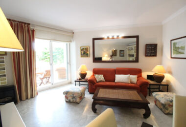OPORTUNITY IN GOLDEN MILE!  GRATE APARTMENT  OF 3 BED!