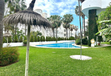 OPORTUNITY IN GOLDEN MILE!  GRATE APARTMENT  OF 3 BED!