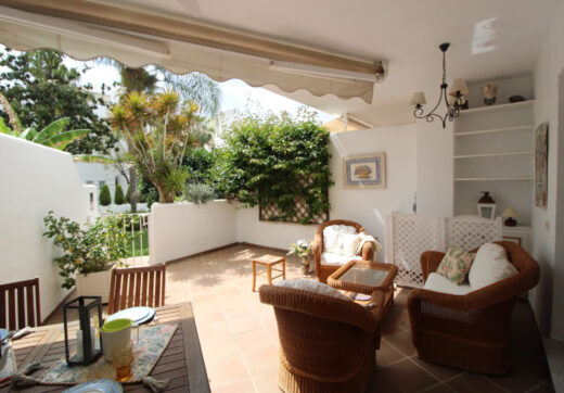 OPORTUNITY IN GOLDEN MILE!  GRATE APARTMENT  OF 3 BED!