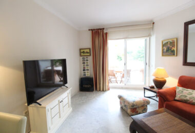 OPORTUNITY IN GOLDEN MILE!  GRATE APARTMENT  OF 3 BED!