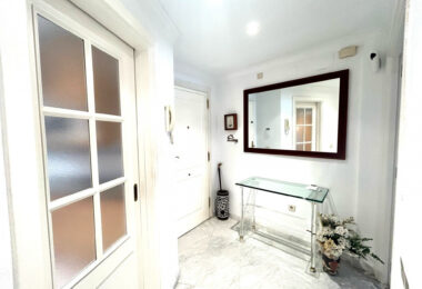 OPORTUNITY IN GOLDEN MILE!  GRATE APARTMENT  OF 3 BED!