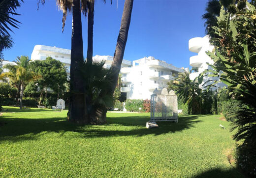 OPORTUNITY IN GOLDEN MILE!  GRATE APARTMENT  OF 3 BED!