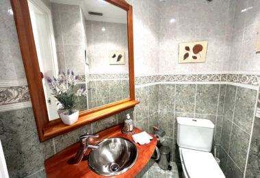 OPORTUNITY IN GOLDEN MILE!  GRATE APARTMENT  OF 3 BED!