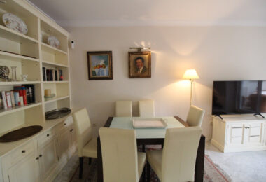 OPORTUNITY IN GOLDEN MILE!  GRATE APARTMENT  OF 3 BED!