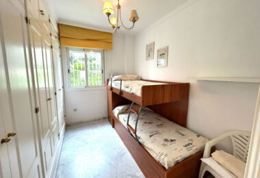 OPORTUNITY IN GOLDEN MILE!  GRATE APARTMENT  OF 3 BED!
