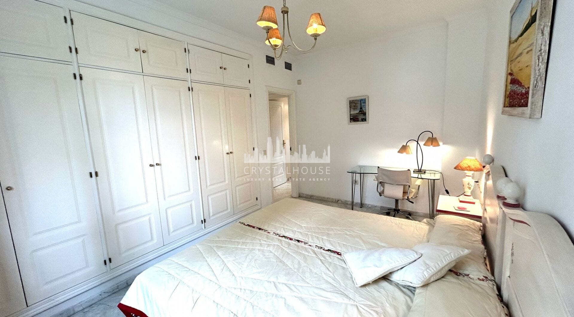 OPORTUNITY IN GOLDEN MILE!  GRATE APARTMENT  OF 3 BED!
