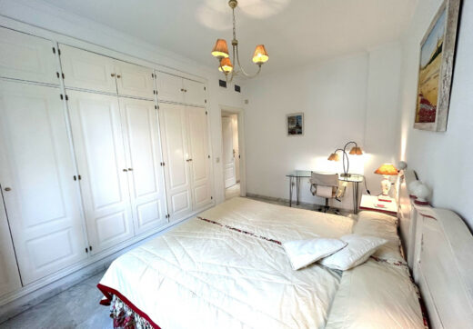 OPORTUNITY IN GOLDEN MILE!  GRATE APARTMENT  OF 3 BED!