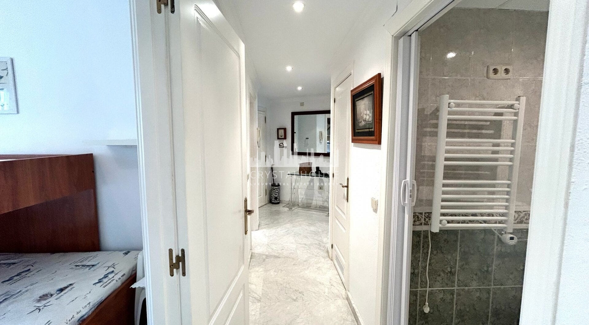 OPORTUNITY IN GOLDEN MILE!  GRATE APARTMENT  OF 3 BED!