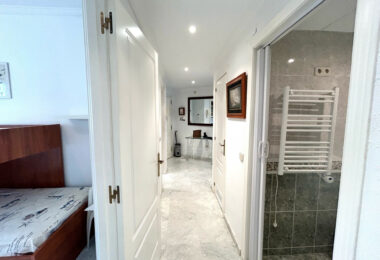 OPORTUNITY IN GOLDEN MILE!  GRATE APARTMENT  OF 3 BED!