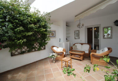 OPORTUNITY IN GOLDEN MILE!  GRATE APARTMENT  OF 3 BED!