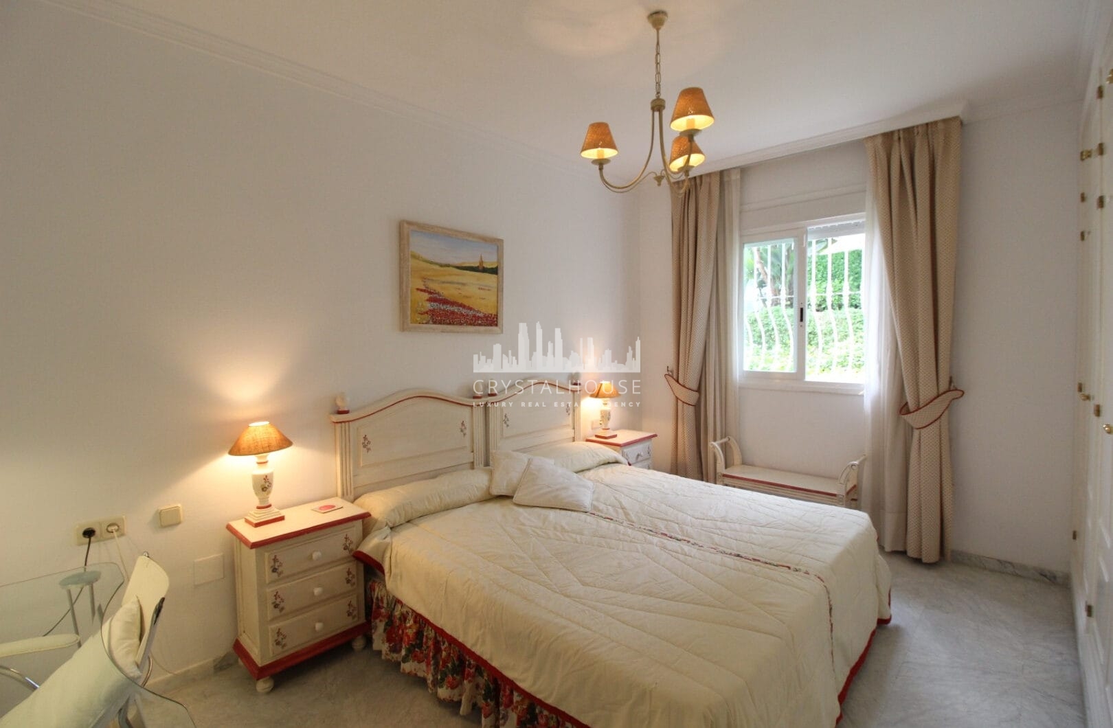 OPORTUNITY IN GOLDEN MILE!  GRATE APARTMENT  OF 3 BED!