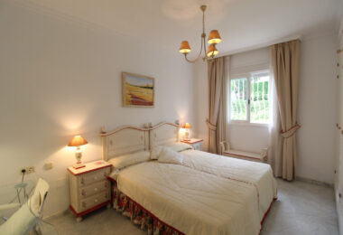 OPORTUNITY IN GOLDEN MILE!  GRATE APARTMENT  OF 3 BED!