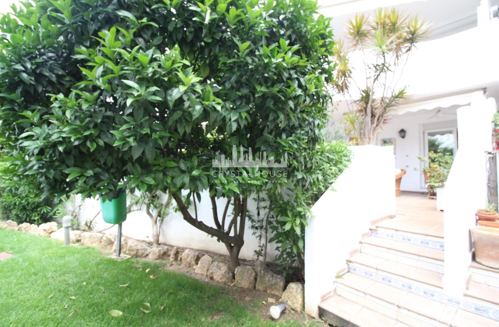 OPORTUNITY IN GOLDEN MILE!  GRATE APARTMENT  OF 3 BED!