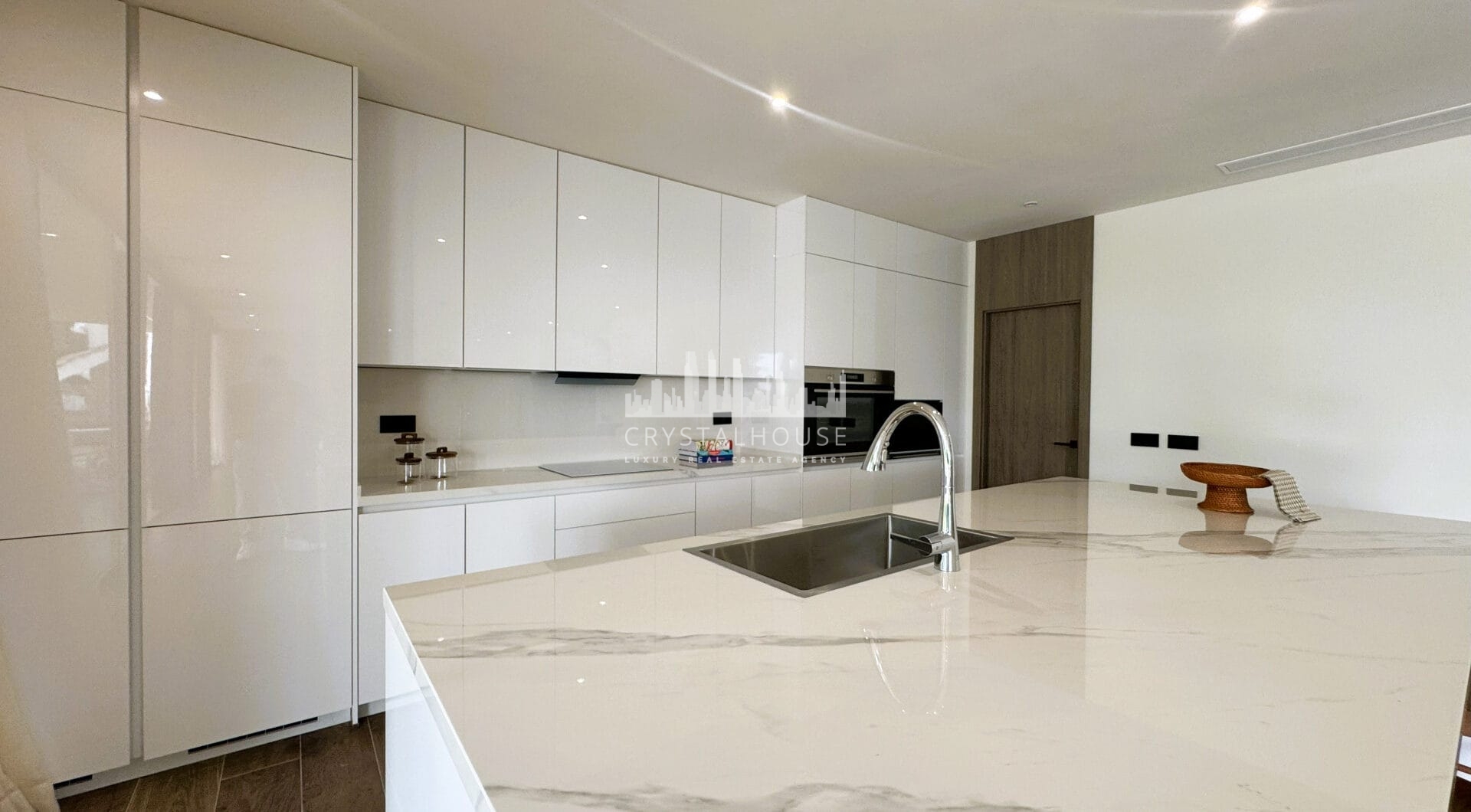 Villa KOA: Modern Elegance in Sotogrande Costa