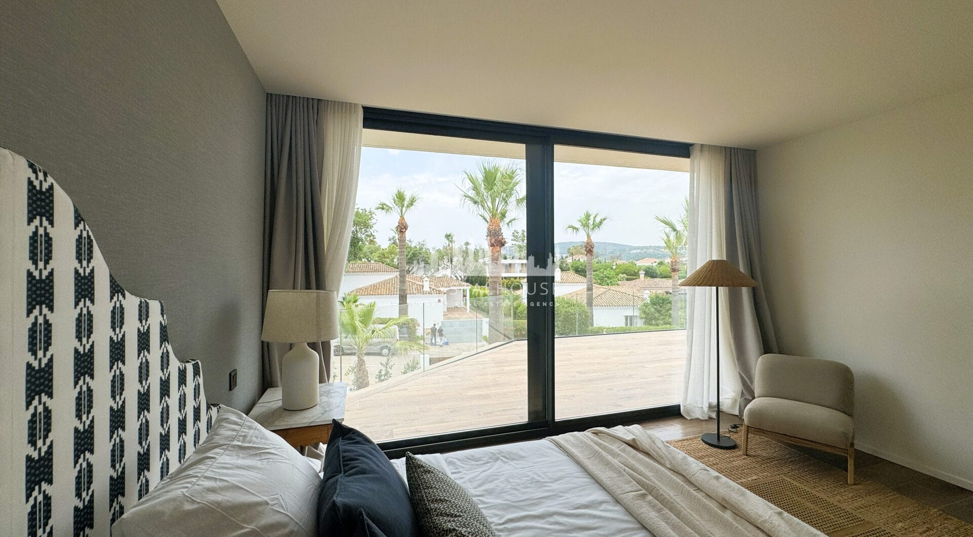 Villa KOA: Modern Elegance in Sotogrande Costa