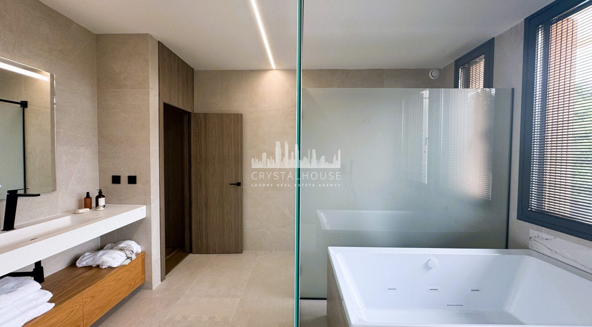 Villa KOA: Modern Elegance in Sotogrande Costa