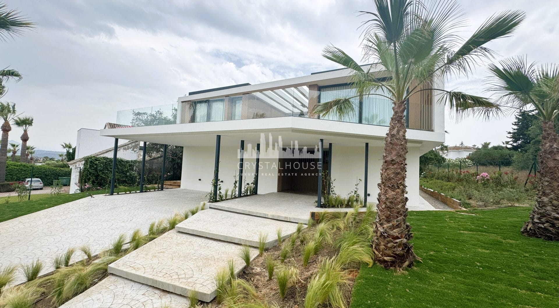 Villa KOA: Modern Elegance in Sotogrande Costa