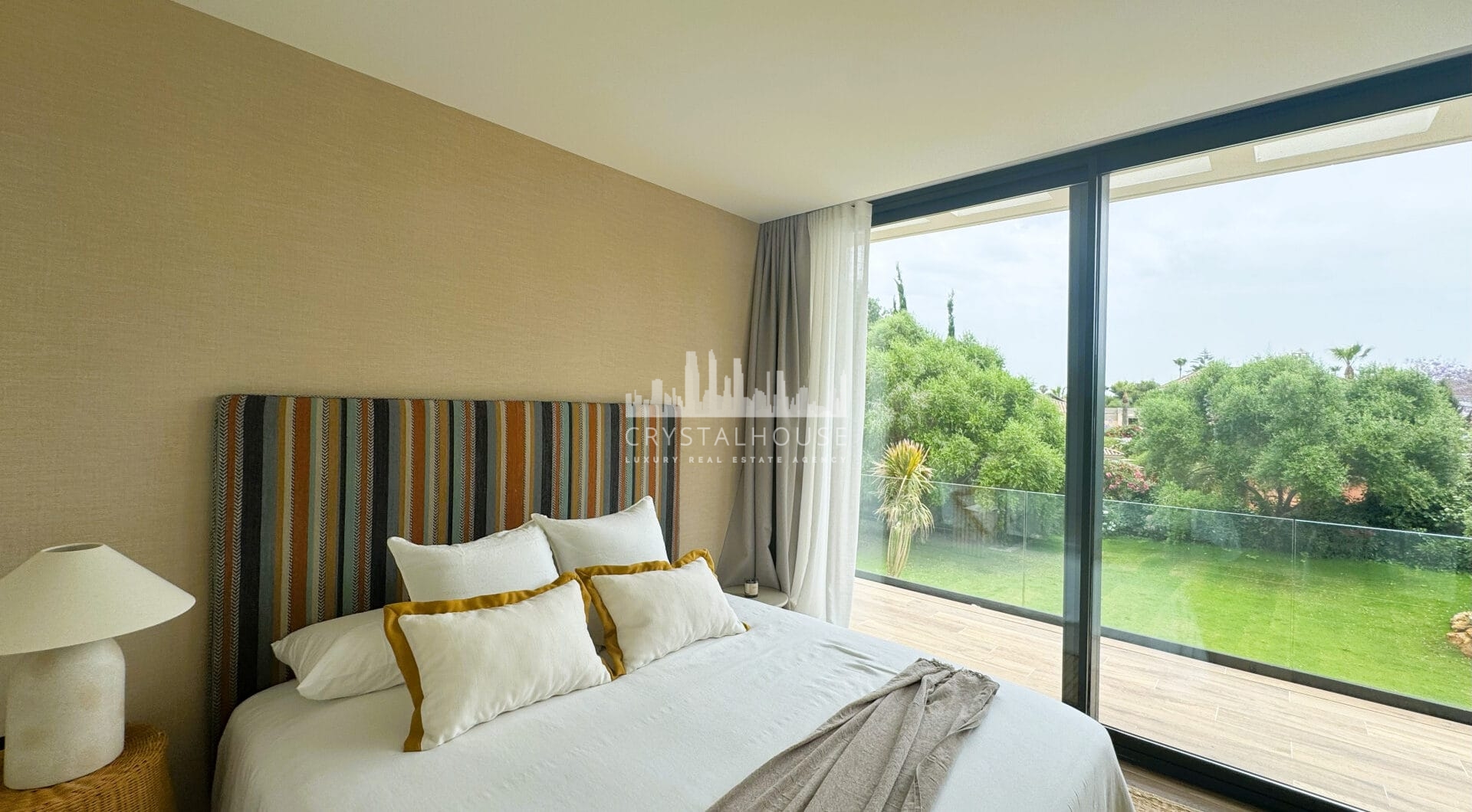 Villa KOA: Modern Elegance in Sotogrande Costa