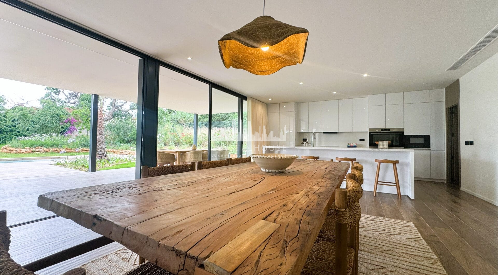 Villa KOA: Modern Elegance in Sotogrande Costa