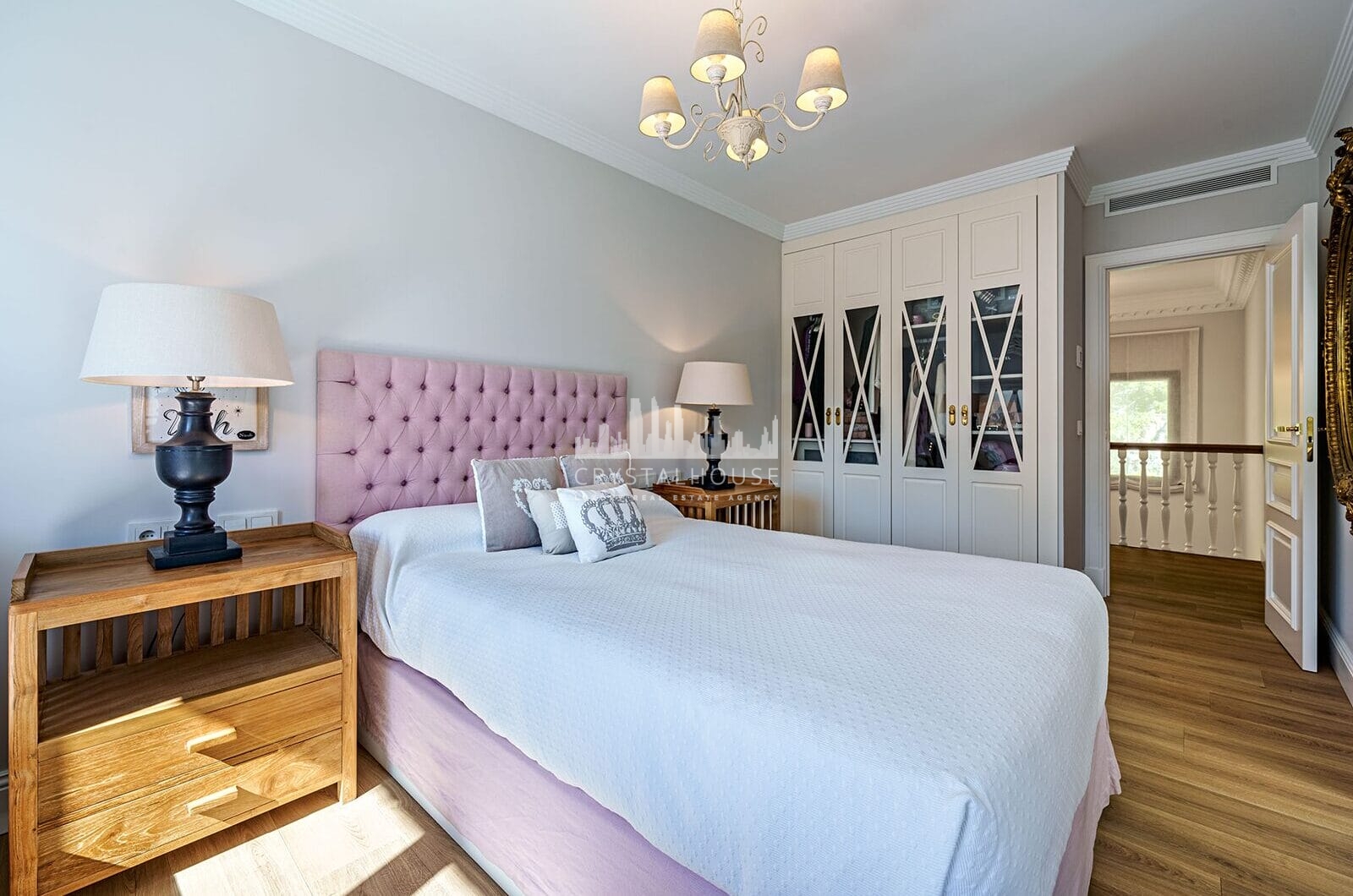 Nestled in one of Malaga East’s most prestigious neighbourhoods, El Limonar and distributed across three levels, this property is thoughtfully designed to accommodate both luxurious living and practical functionality.