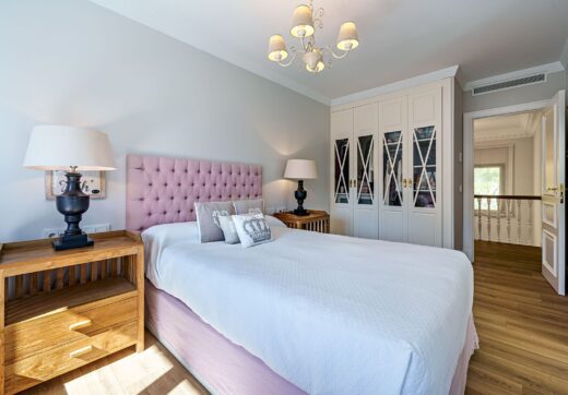 Nestled in one of Malaga East’s most prestigious neighbourhoods, El Limonar and distributed across three levels, this property is thoughtfully designed to accommodate both luxurious living and practical functionality.