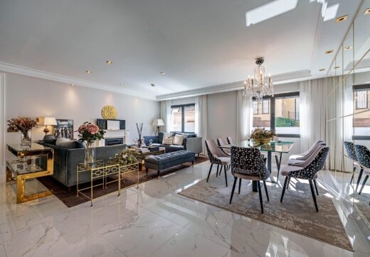 Nestled in one of Malaga East’s most prestigious neighbourhoods, El Limonar and distributed across three levels, this property is thoughtfully designed to accommodate both luxurious living and practical functionality.