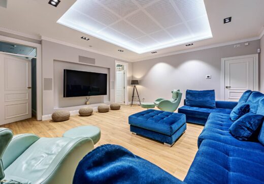 Nestled in one of Malaga East’s most prestigious neighbourhoods, El Limonar and distributed across three levels, this property is thoughtfully designed to accommodate both luxurious living and practical functionality.