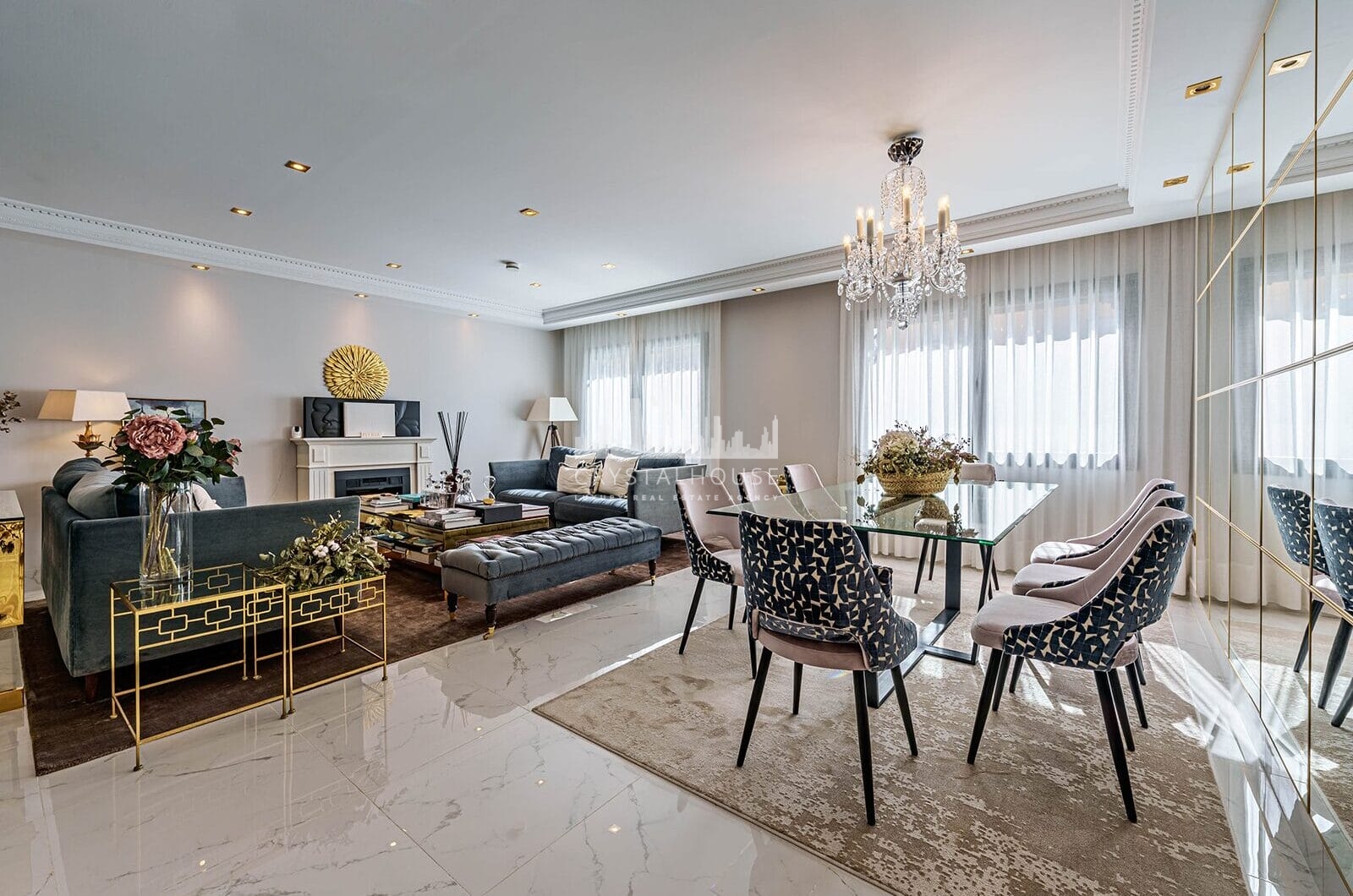 Nestled in one of Malaga East’s most prestigious neighbourhoods, El Limonar and distributed across three levels, this property is thoughtfully designed to accommodate both luxurious living and practical functionality.