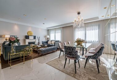 Nestled in one of Malaga East’s most prestigious neighbourhoods, El Limonar and distributed across three levels, this property is thoughtfully designed to accommodate both luxurious living and practical functionality.