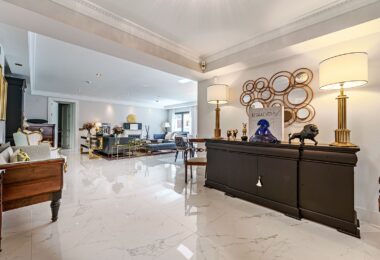 Nestled in one of Malaga East’s most prestigious neighbourhoods, El Limonar and distributed across three levels, this property is thoughtfully designed to accommodate both luxurious living and practical functionality.
