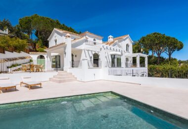 ELEGANTLY RENOVATED LUXURY VILLA IN THE RESIDENTIAL GATED ESTATE OF EL MADROÑAL, BENAHAVÍS