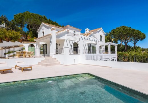 ELEGANTLY RENOVATED LUXURY VILLA IN THE RESIDENTIAL GATED ESTATE OF EL MADROÑAL, BENAHAVÍS