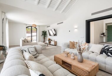 ELEGANTLY RENOVATED LUXURY VILLA IN THE RESIDENTIAL GATED ESTATE OF EL MADROÑAL, BENAHAVÍS