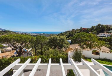 ELEGANTLY RENOVATED LUXURY VILLA IN THE RESIDENTIAL GATED ESTATE OF EL MADROÑAL, BENAHAVÍS