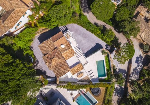 ELEGANTLY RENOVATED LUXURY VILLA IN THE RESIDENTIAL GATED ESTATE OF EL MADROÑAL, BENAHAVÍS