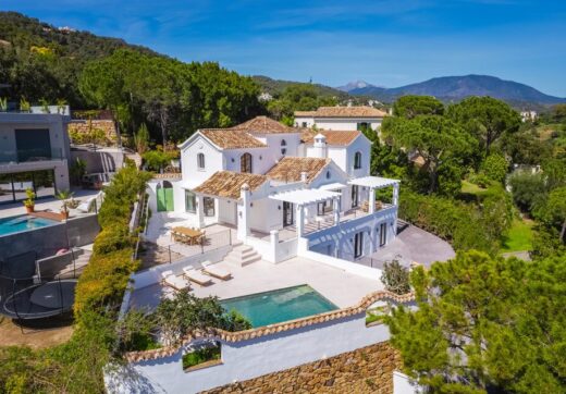 ELEGANTLY RENOVATED LUXURY VILLA IN THE RESIDENTIAL GATED ESTATE OF EL MADROÑAL, BENAHAVÍS