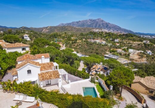 ELEGANTLY RENOVATED LUXURY VILLA IN THE RESIDENTIAL GATED ESTATE OF EL MADROÑAL, BENAHAVÍS