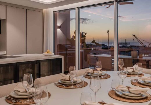 BRIGHT AND SPACIOUS FULLY RENOVATED FRONTLINE DUPLEX PENTHOUSE WITH PANORAMIC VIEWS OVER THE MARINA