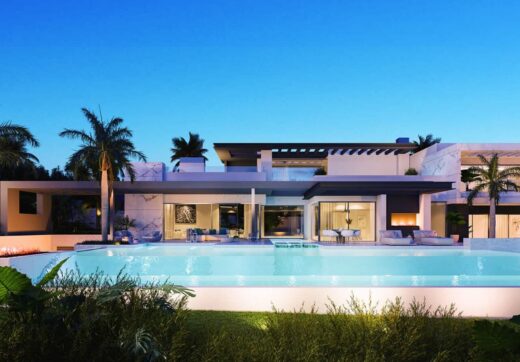 Designed by Gonzalez Jacobsen, Marbella’s leading architectural studio and carefully crafted by the Bonifacio Solís construction company, these twin villas share a perfect pedigree.